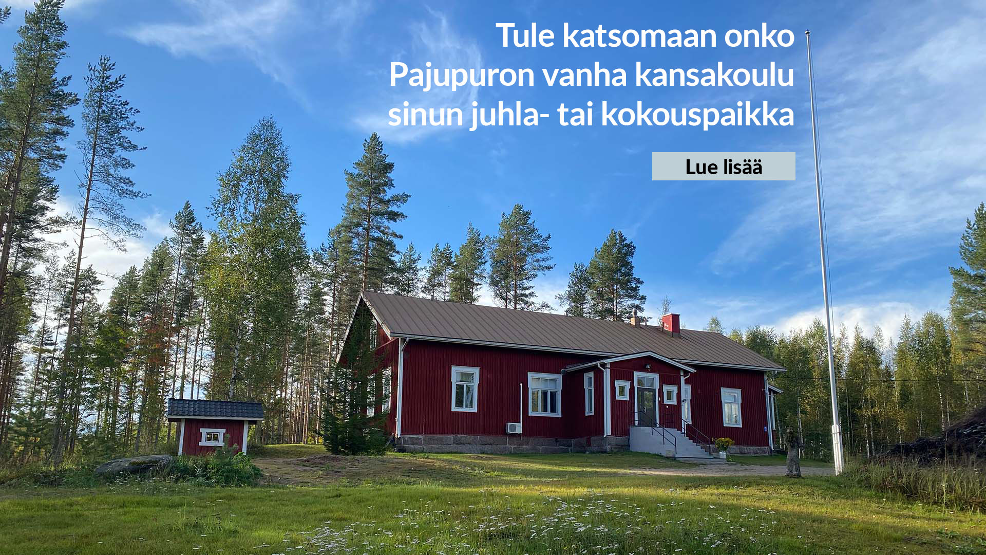 Kuvassa punaiseksi punamullattu Pajupuron vanha kansakoulu sinisen taivaan alla